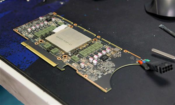 NVIDIA CMP 170HX 頂級(jí)礦卡首測(cè) 散熱極盡奢侈，PCB電路板震撼解密